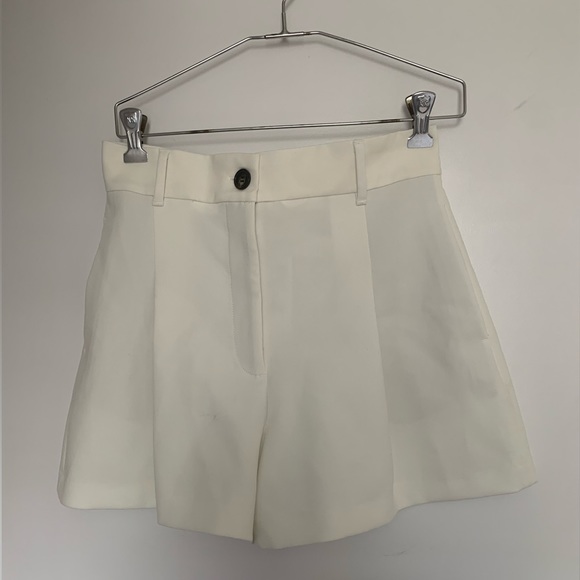 Zara Pleated Shorts - Picture 6 of 10